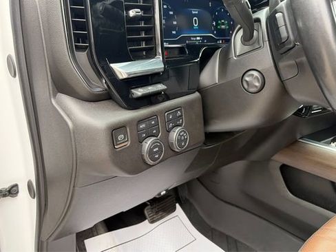 Used 2024 Chevrolet Silverado 1500 High Country w/ Technology Package image 18