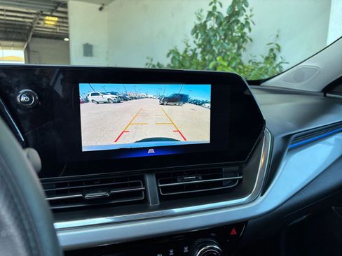 Used 2025 Chevrolet Trax LT FWD image 23