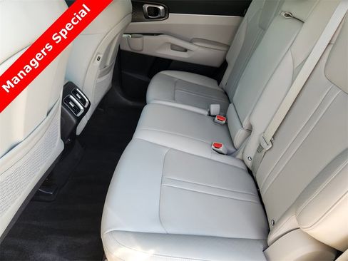 New 2025 Kia Sorento S image 19