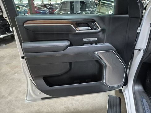 Used 2025 GMC Sierra 1500 Denali AWD/4WD image 24