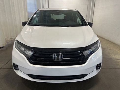 Used 2023 Honda Odyssey Sport image 2