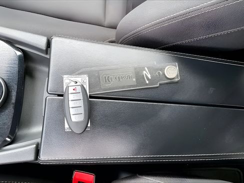 Used 2023 Nissan Rogue S AWD/4WD image 26