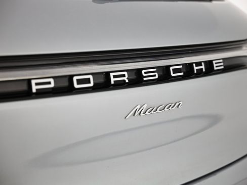 Certified 2025 Porsche Macan image 15