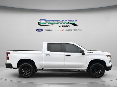 Used 2024 Chevrolet Silverado 1500 LT Trail Boss w/ Convenience Package II image 9