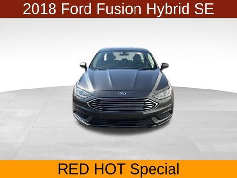 Used 2018 Ford Fusion SE image 2