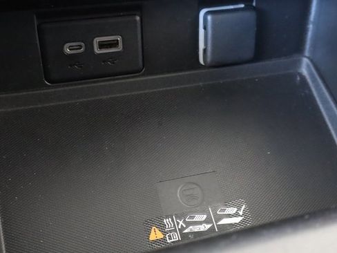 Used 2023 GMC Yukon XL SLT image 39