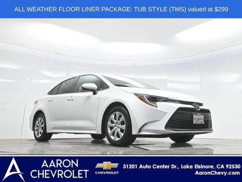 Used 2025 Toyota Corolla LE FWD image 2