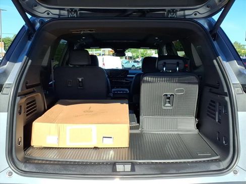 Used 2025 Buick Enclave Avenir w/ Trailering Package, 5000 lbs. FWD image 22
