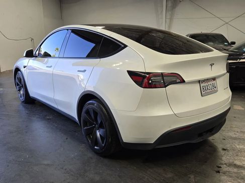 Used 2021 Tesla Model Y Long Range AWD/4WD image 2