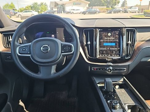 Used 2022 Volvo XC60 T8 Inscription Expression w/ Climate Package AWD/4WD image 2