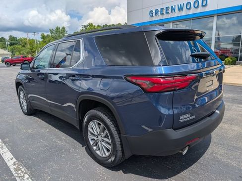 Used 2023 Chevrolet Traverse LT FWD image 3