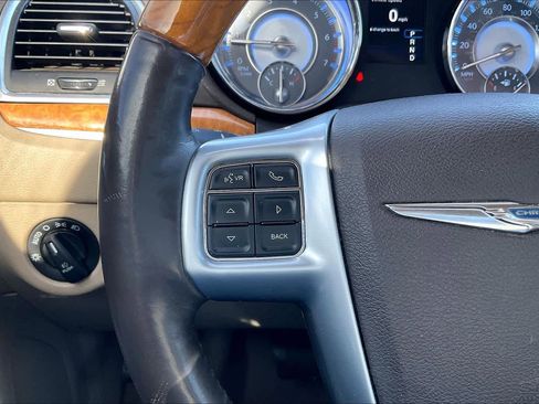 Used 2013 Chrysler 300 C image 23