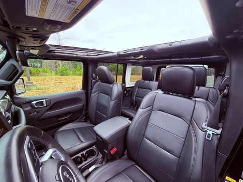 Used 2022 Jeep Wrangler Unlimited Sahara image 12