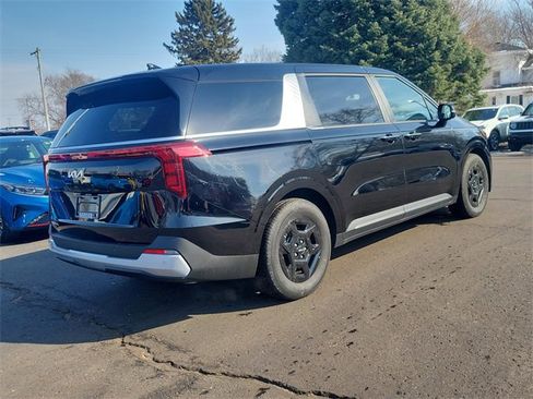 Certified 2025 Kia Carnival image 2
