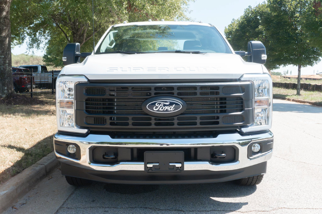 New 2027 Ford F250 XL w/ XL Chrome Package RWD image 4