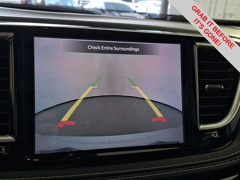 Used 2025 Chrysler Pacifica Limited image 22