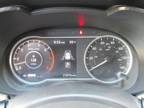 Used 2020 Nissan Versa SV image 34