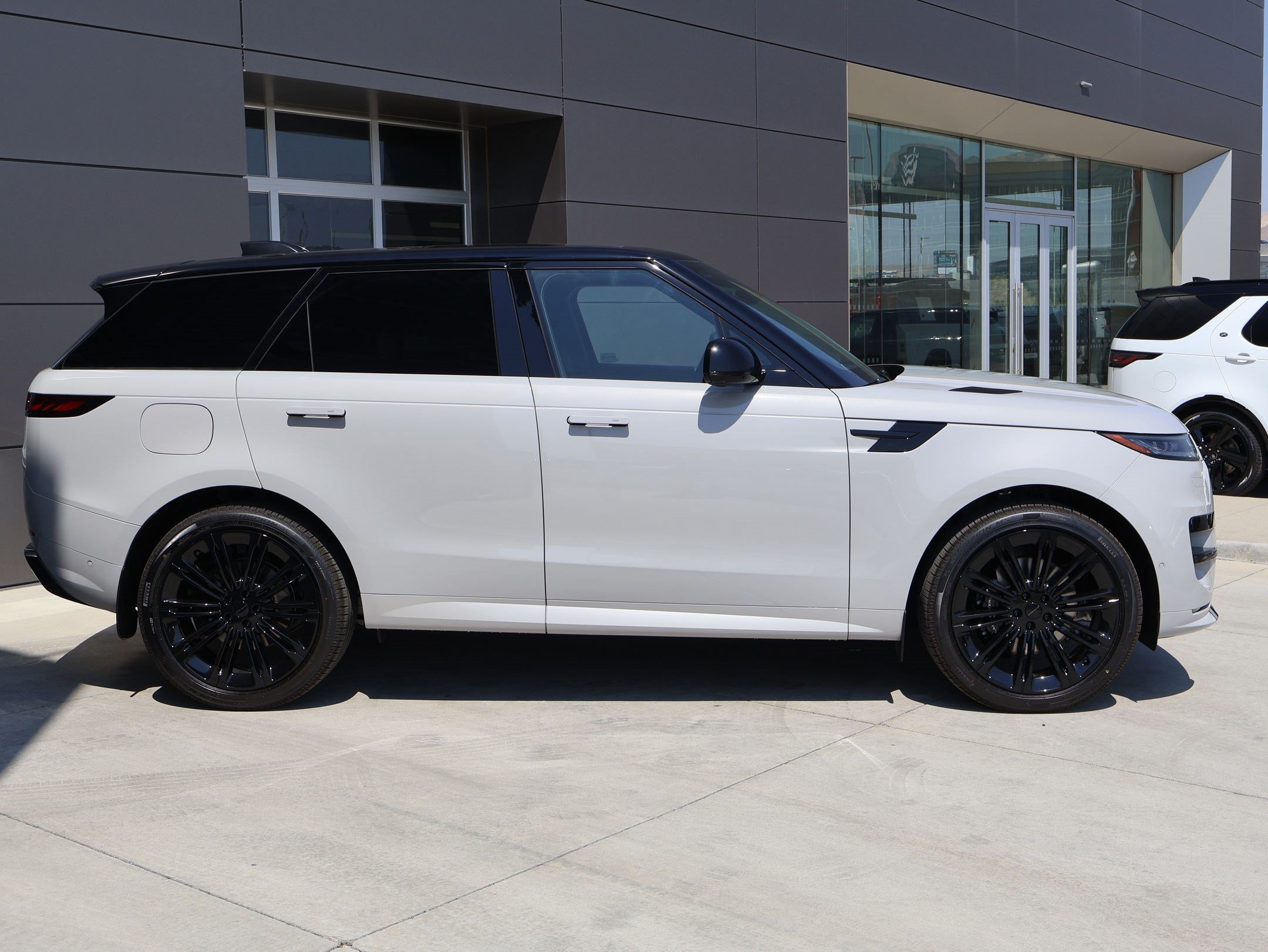 New 2026 Land Rover Range Rover Sport Dynamic SE AWD/4WD image 4