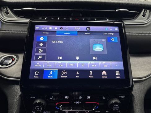 Used 2024 Jeep Grand Cherokee Limited w/ Luxury Tech Group II image 19