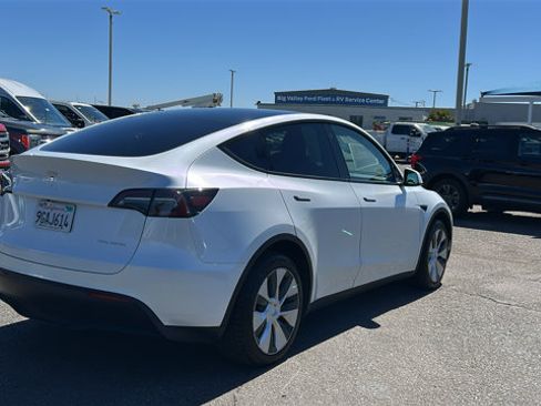Used 2023 Tesla Model Y Long Range AWD/4WD image 3