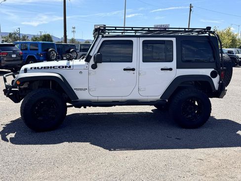 Used 2011 Jeep Wrangler Unlimited Rubicon w/ Connectivity Group AWD/4WD image 4