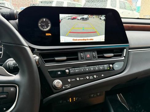 Certified 2024 Lexus ES 350 w/ Premium Package image 19