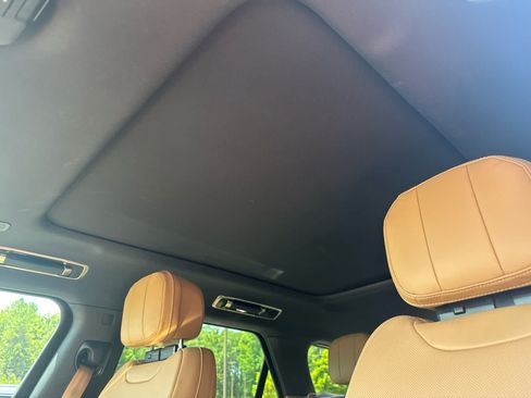 Used 2024 Land Rover Range Rover Sport SE AWD/4WD image 9