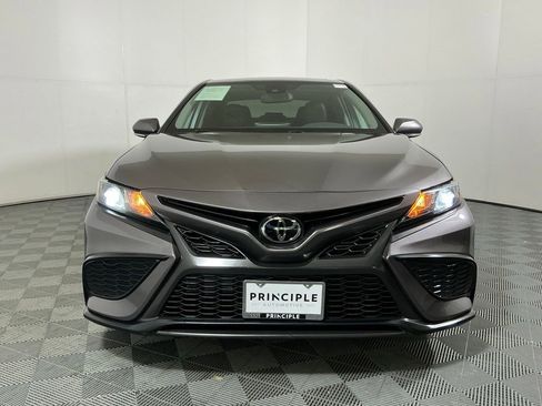 Used 2022 Toyota Camry SE FWD image 3