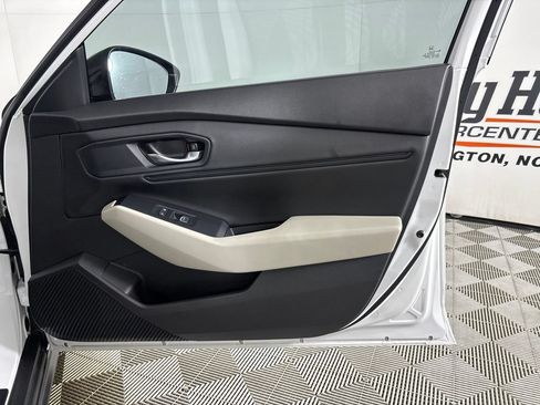 Used 2025 Honda Accord SE image 30