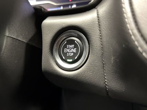 Used 2024 GMC Yukon XL SLE image 20