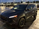 Used 2017 Jeep Cherokee Trailhawk image 4