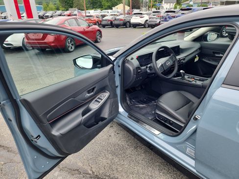 New 2026 Nissan Sentra SR w/ SR Premium Package FWD image 10
