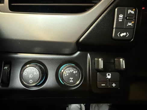 Used 2019 Chevrolet Suburban LT w/ Luxury Package AWD/4WD image 29