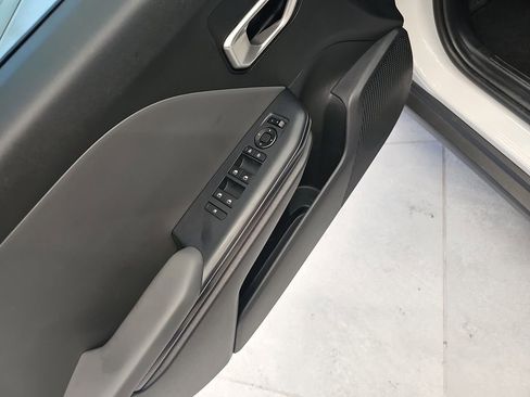 Used 2025 Kia K4 LXS image 15