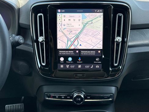 Used 2023 Volvo XC40 Recharge Plus AWD/4WD image 13