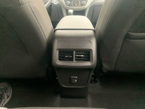 Certified 2022 Chevrolet Equinox LS w/ LS Convenience Package image 33