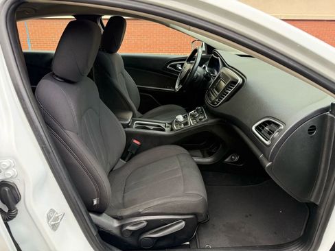 Used 2015 Chrysler 200 Limited w/ Convenience Group image 17