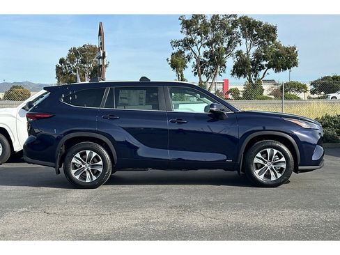 New 2026 Toyota Highlander XLE image 3