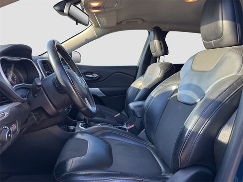 Used 2018 Jeep Cherokee Latitude Plus w/ Cold Weather Group image 6