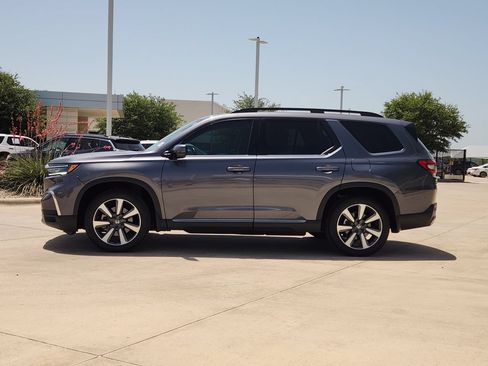 Used 2025 Honda Pilot Elite image 4