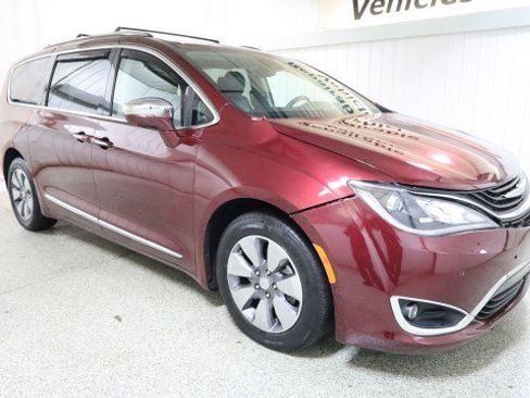 Used 2019 Chrysler Pacifica Limited w/ Advanced Safetytec Group image 5