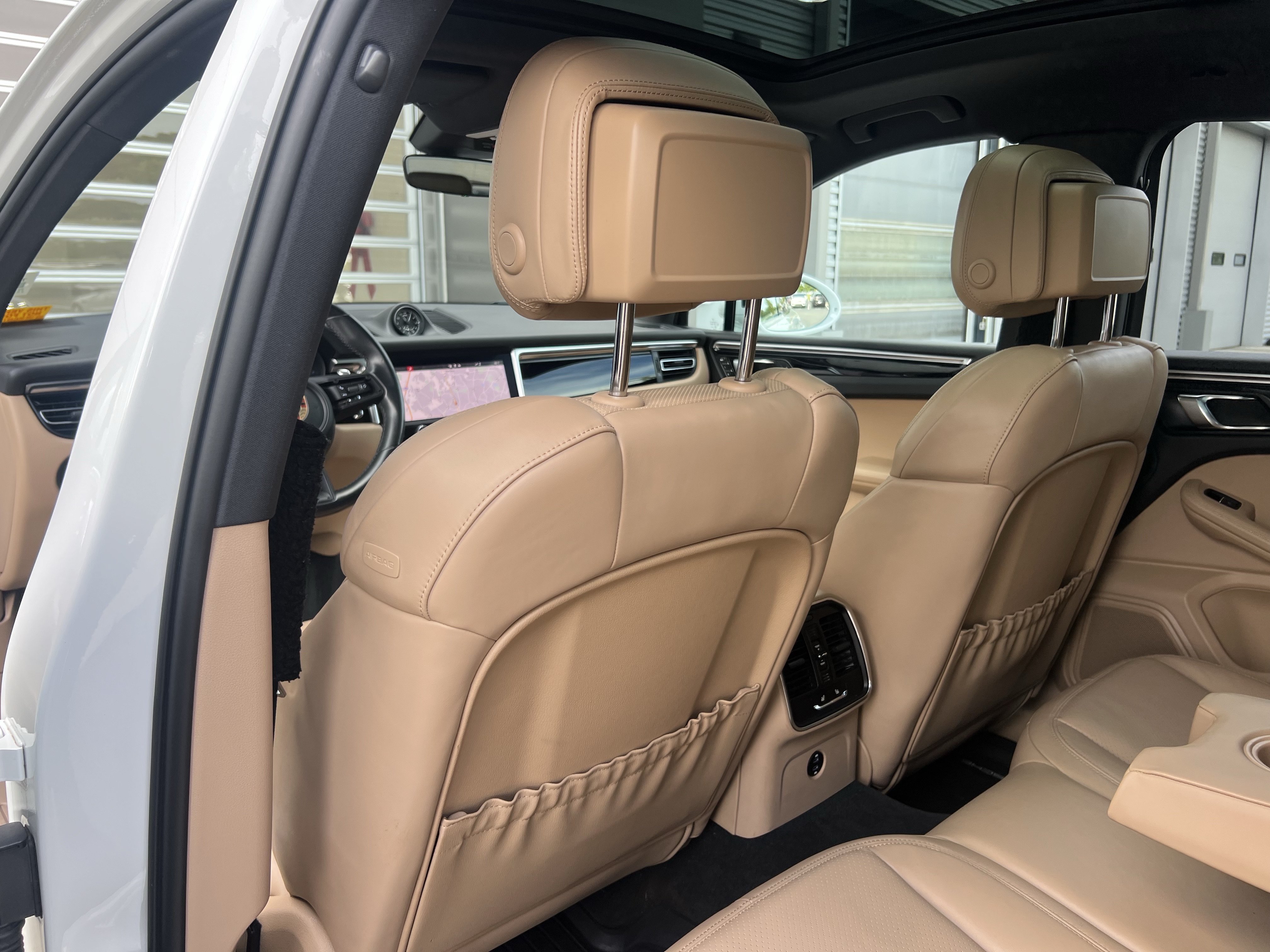 Used 2023 Porsche Macan AWD/4WD image 34