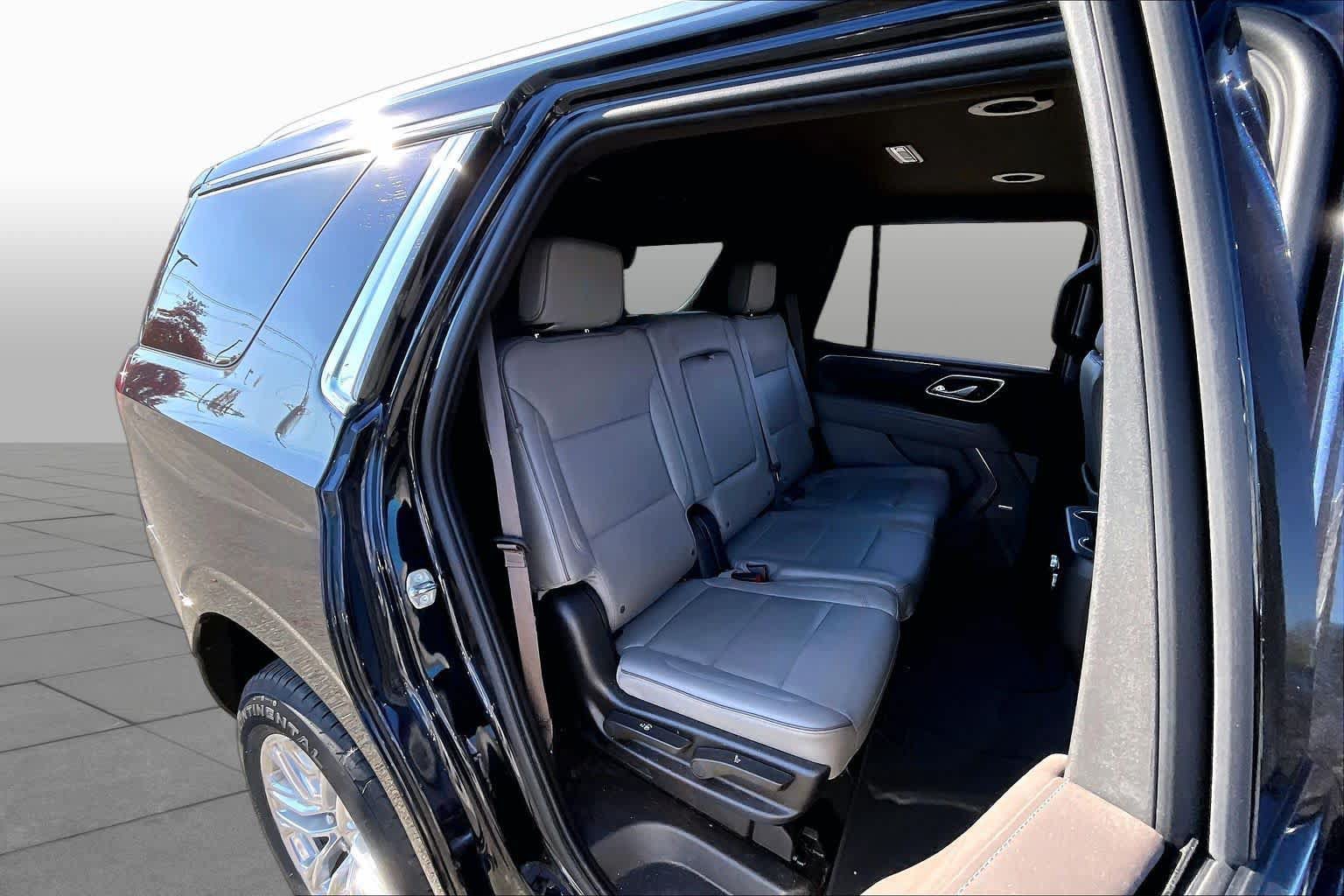 Used 2023 GMC Yukon SLT w/ SLT Luxury Package AWD/4WD image 19