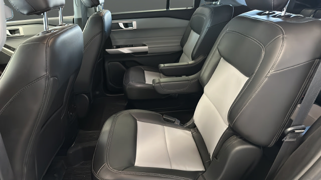 Used 2022 Ford Explorer XLT w/ Equipment Group 202A AWD/4WD image 23