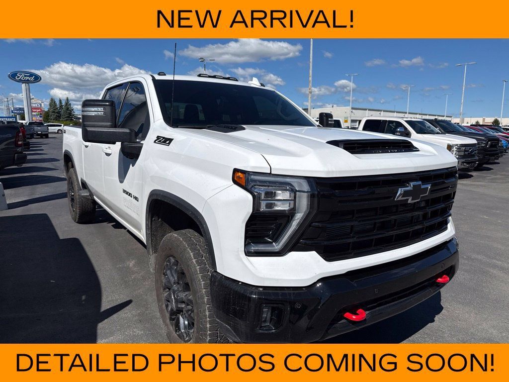 Used 2025 Chevrolet Silverado 3500 LTZ w/ LTZ Plus Package AWD/4WD image 3