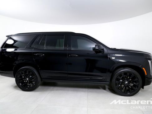 Used 2025 Cadillac Escalade Sport Platinum w/ LPO, ONYX Package AWD/4WD image 9