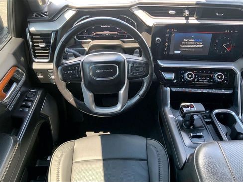 Used 2023 GMC Sierra 1500 Denali w/ Technology Package AWD/4WD image 5