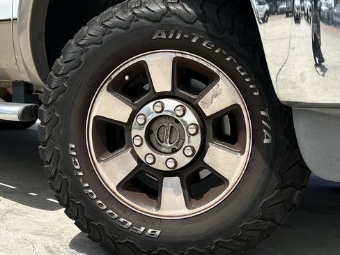 Used 2011 Ford F250 Lariat w/ Lariat Ultimate Pkg AWD/4WD image 9
