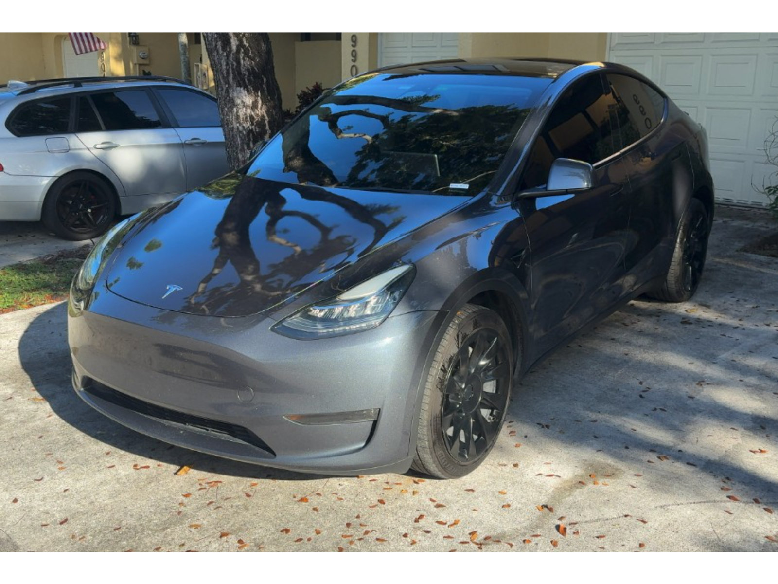 Used 2023 Tesla Model Y Long Range AWD/4WD image 1
