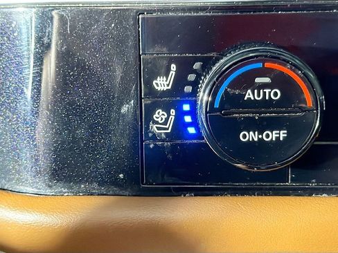 Used 2022 Nissan Pathfinder Platinum w/ Lighting Package (N93) AWD/4WD image 22